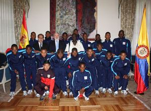 La Fundación del Atlético acoge la visita de 17 futbolistas de Buenaventura